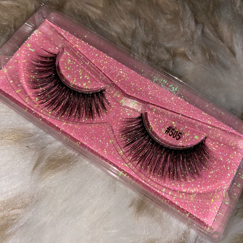 Lashes - Picture 6 of 10